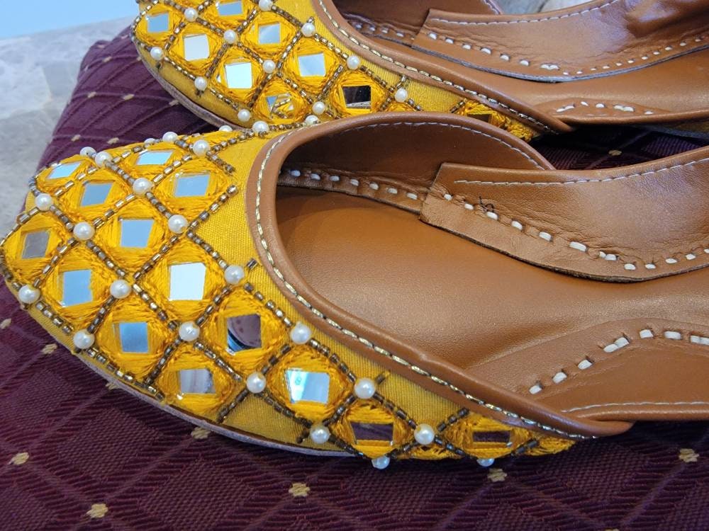 Featuring a stunning yellow mirror Embroidered khussa with detailed diamond placement of cut dana.