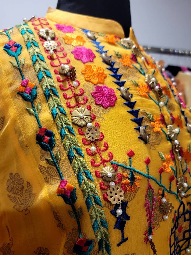 Yellow shirt with embroidery.