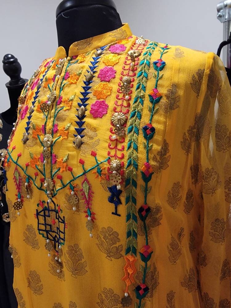 Yellow shirt with embroidery.