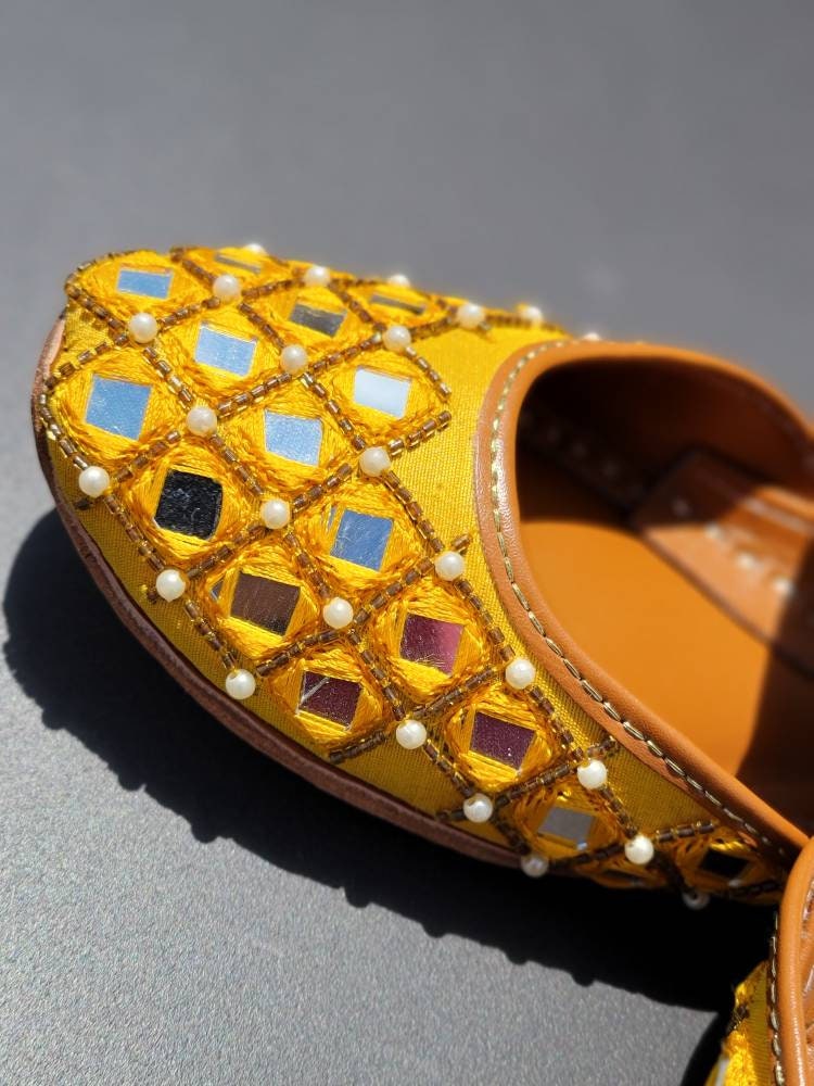 Featuring a stunning yellow mirror Embroidered khussa with detailed diamond placement of cut dana.