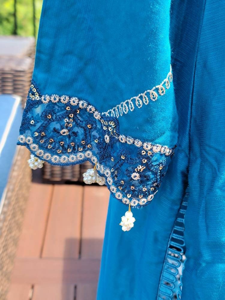 Beautiful zinc color Embroidered 3 pc outfit.