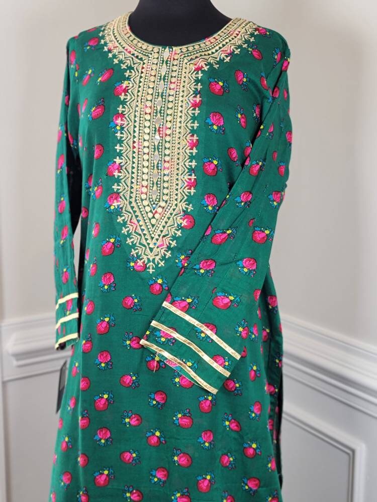 Green phulkari 2pc cotton shalwar kameez is perfect for your upcoming event.  Pakistani designer wear.  Ready to wear.