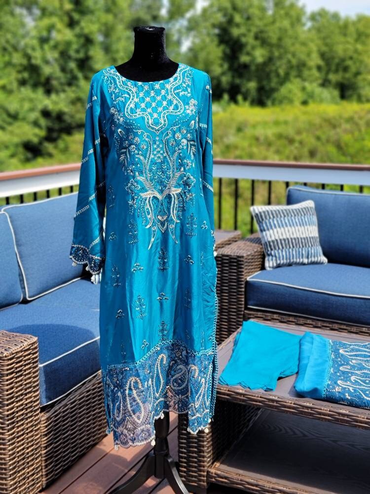 Beautiful zinc color Embroidered 3 pc outfit.