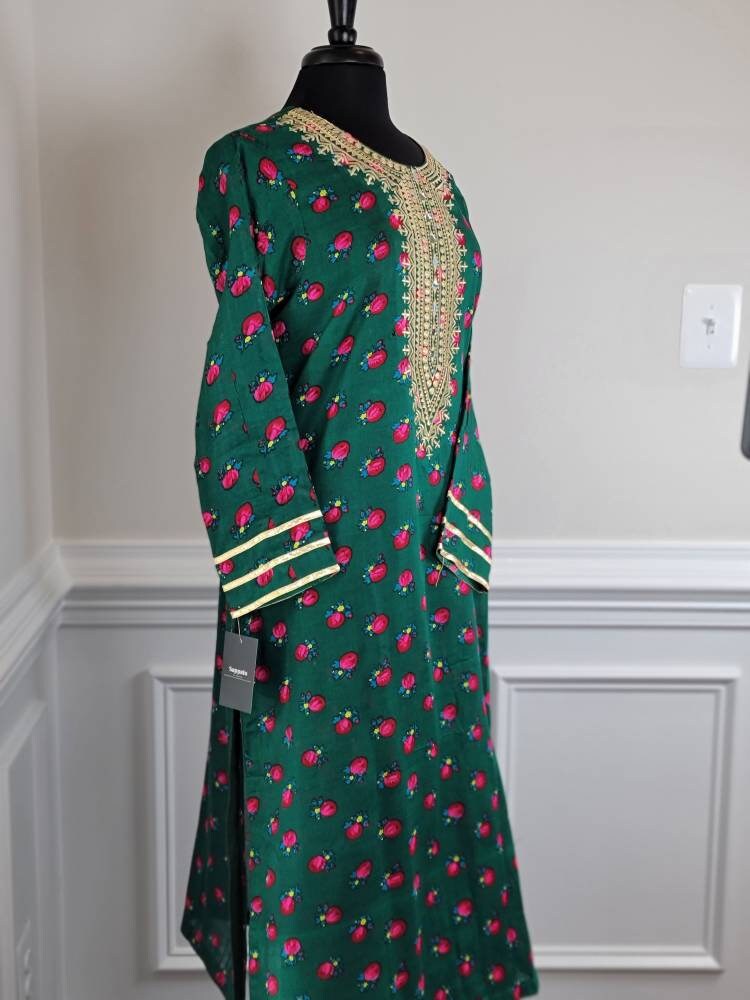 Green phulkari 2pc cotton shalwar kameez is perfect for your upcoming event.  Pakistani designer wear.  Ready to wear.