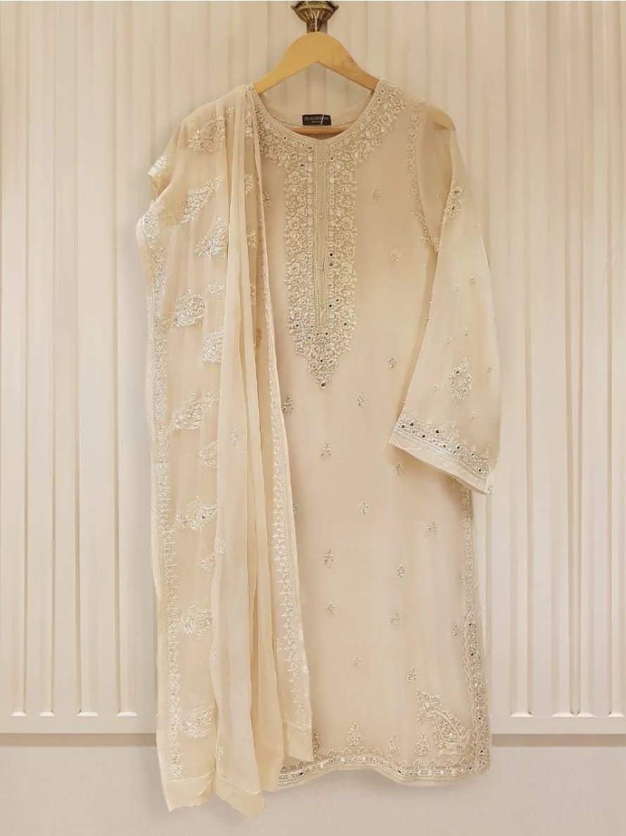 Gorgeous original Agha noor piece. Available with pant and duppata.