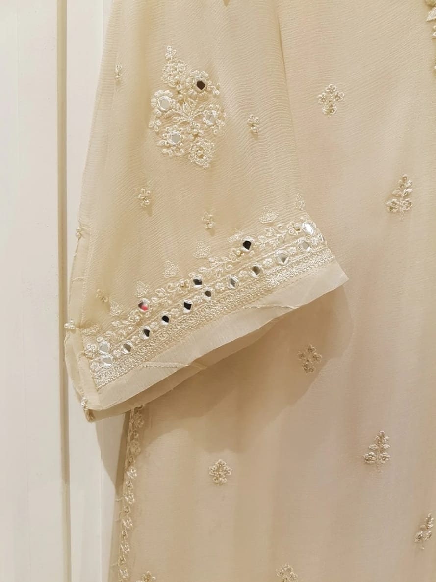 Gorgeous original Agha noor piece. Available with pant and duppata.