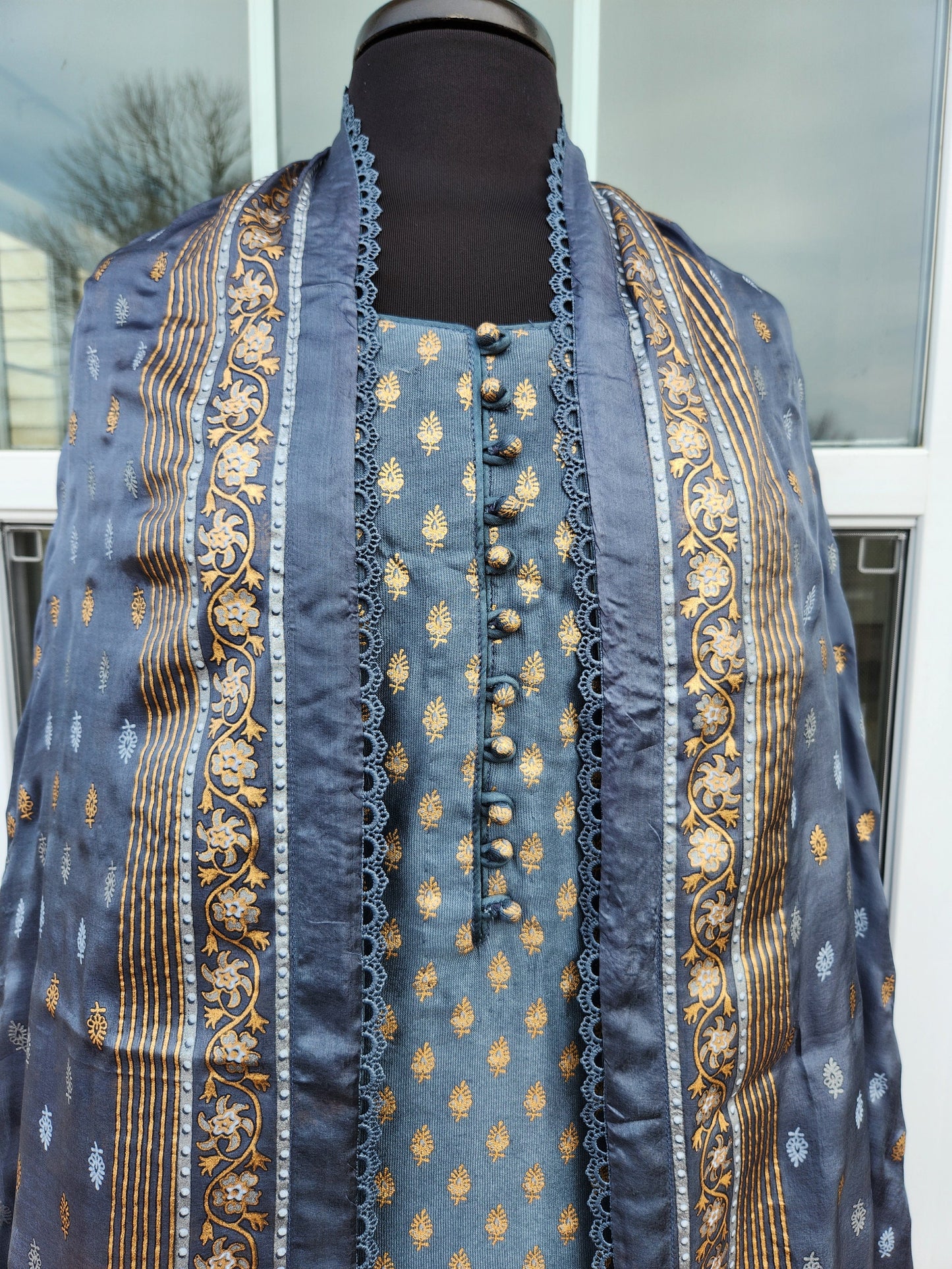 3 pc block print shirt with silk duppata and pant.