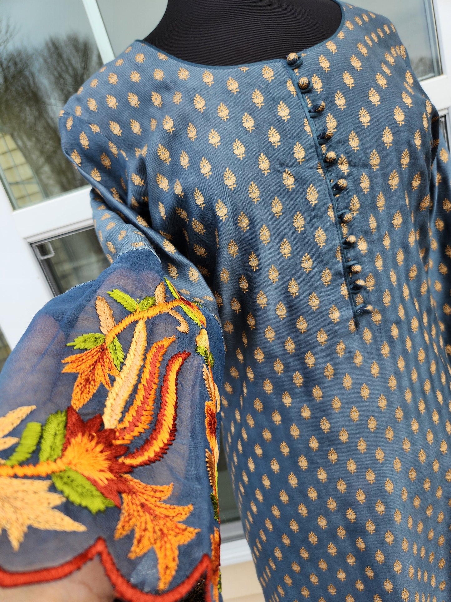 3 pc block print shirt with silk duppata and pant.